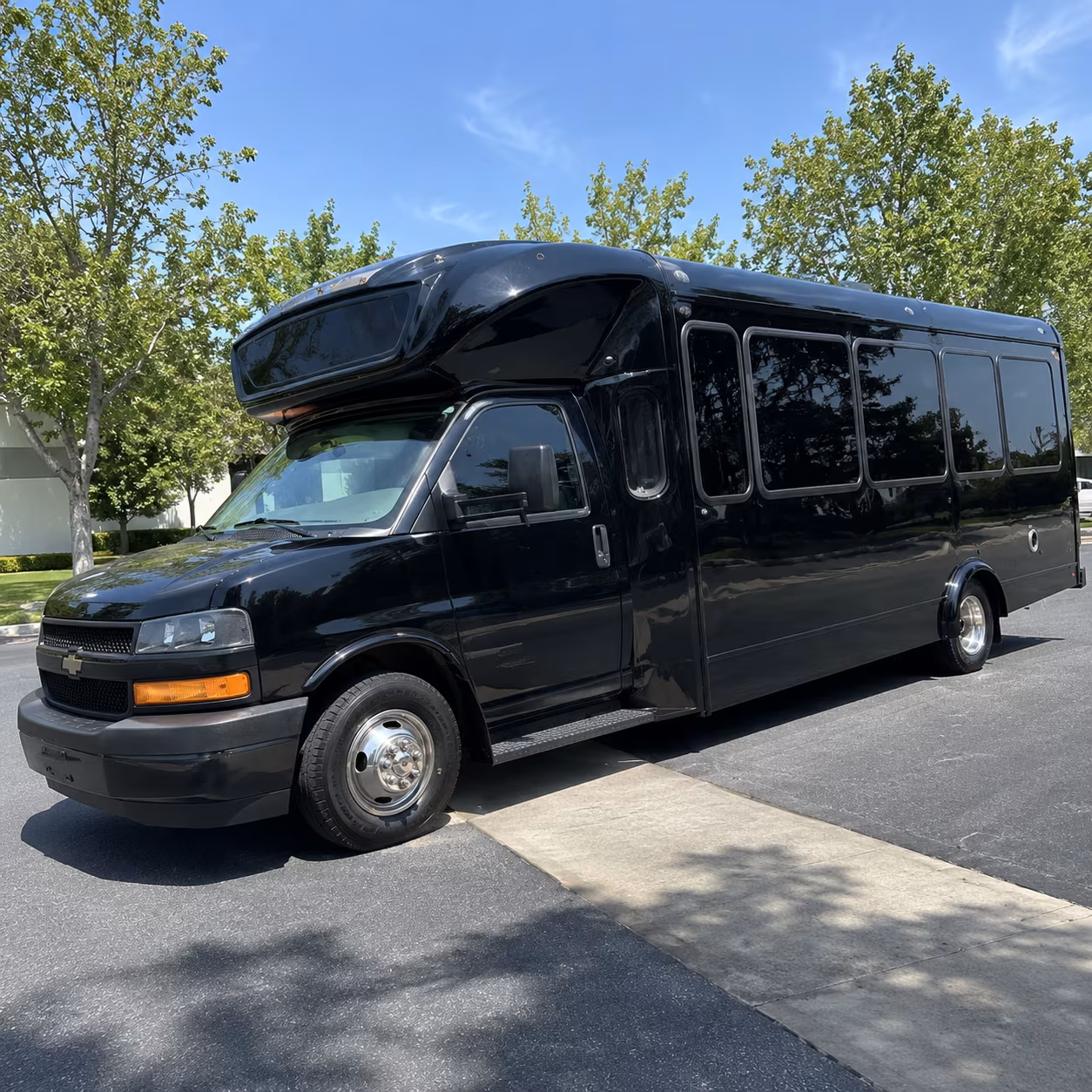 hagerstown 15 passenger party bus