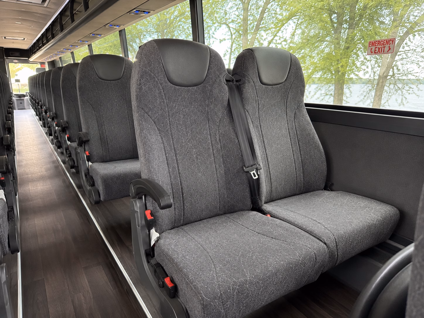 leesburg employee charter buses for small teams and large workforces