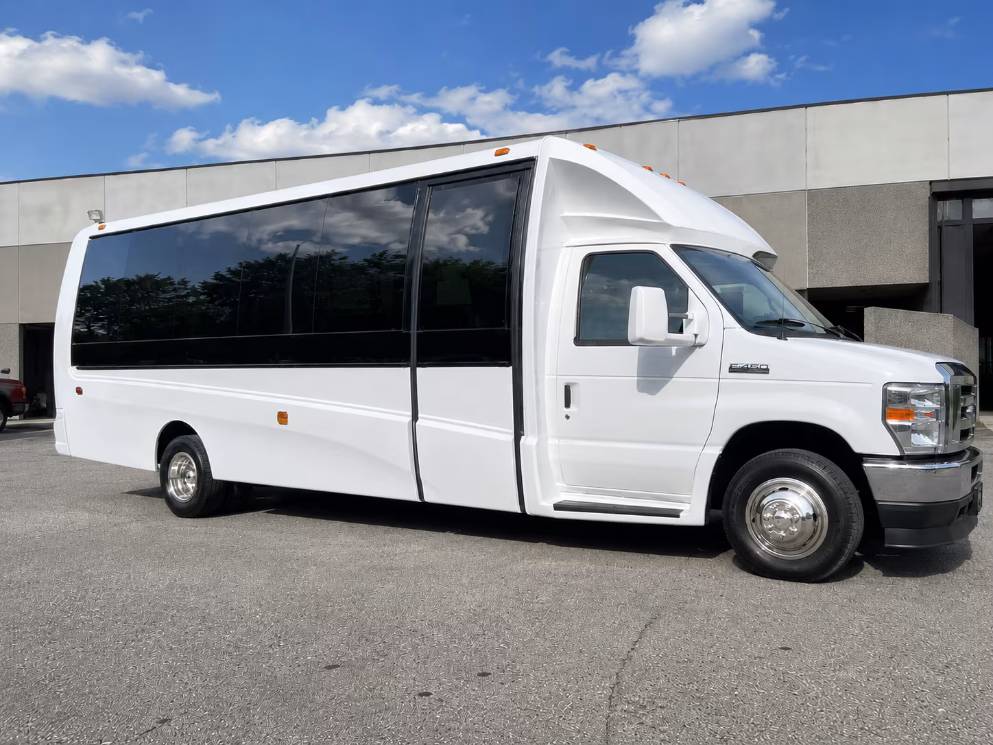 shuttle your guests between hagerstown hotels and your venue without a single carpool